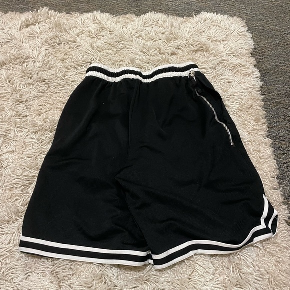 Men's Nike DNA Dri-Fit Black Basketball Shorts with Zipper Pocket - Picture 4 of 9